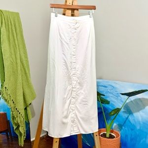BEANDY MELVILLE- Maxi White Skirt